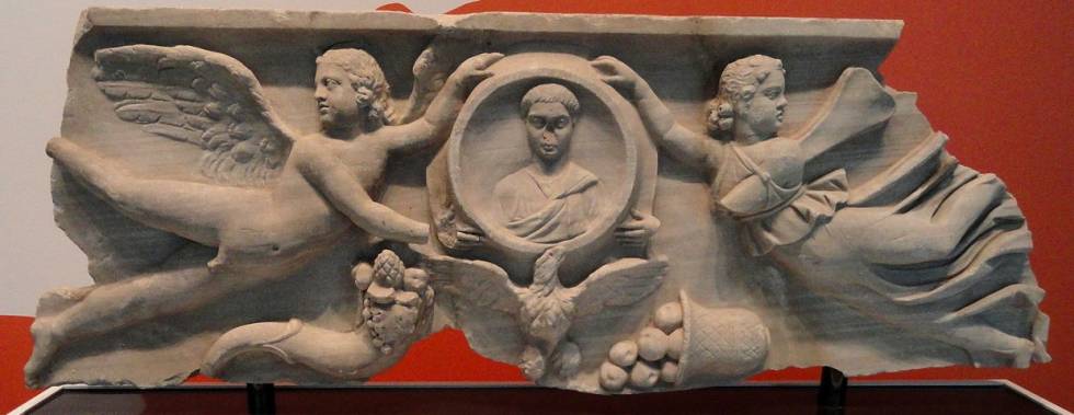 cupid_and_psyche_roman_sarcophagus_panel_-_indianapolis_museum_of_art_-_dsc00753_3_0.jpg